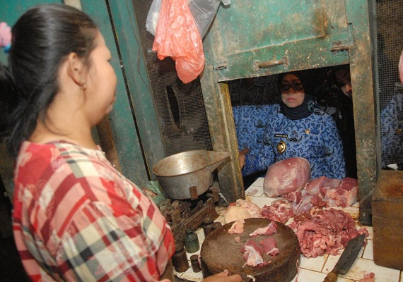Harga Daging Sapi Mahal, Warga Jombang Beralih Ke Daging Ayam