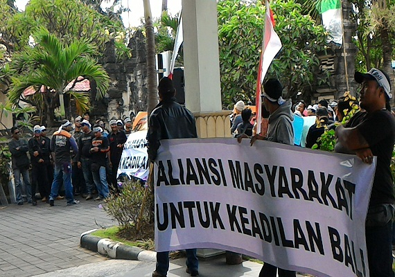 Penghilangan Barang Bukti,  Massa Gelar Aksi Tuntut Pencopotan Kepala Kejaksaan Negeri Den