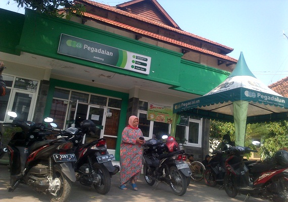 Jelang Lebaran, Warga Jombang Ramai-Ramai Gadaikan Emas
