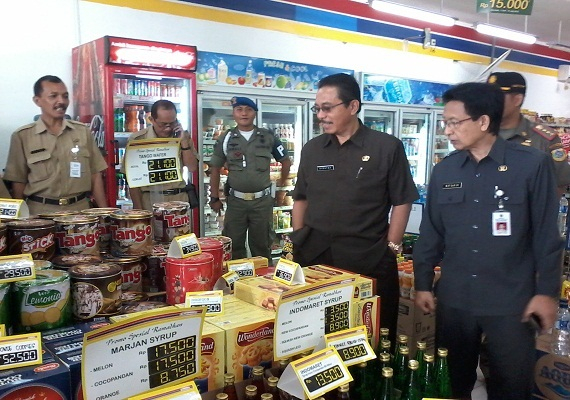 Sidak Makanan, TPID Bondowoso Temukan Kemasan Makanan Rusak
