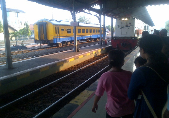 Gerbong Rusak,  Penumpang KA Gaya Baru Nyaris Telantar di Stasiun Jombang