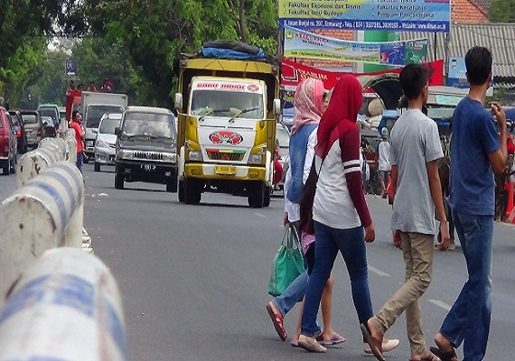 Arus Balik Tersendat Tradisi Syawalan