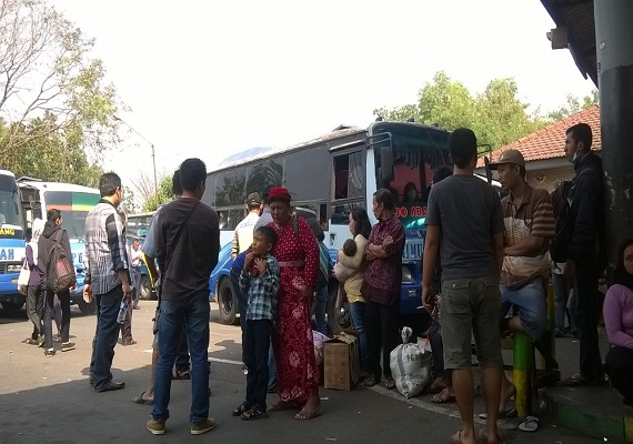 Awak Bus Puspa Indah Mogok, Ratusan Calon Penumpang Terlantar