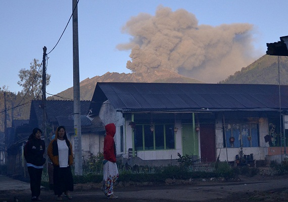 Dampak Erupsi Raung, Hewan Mulai Turun Gunung