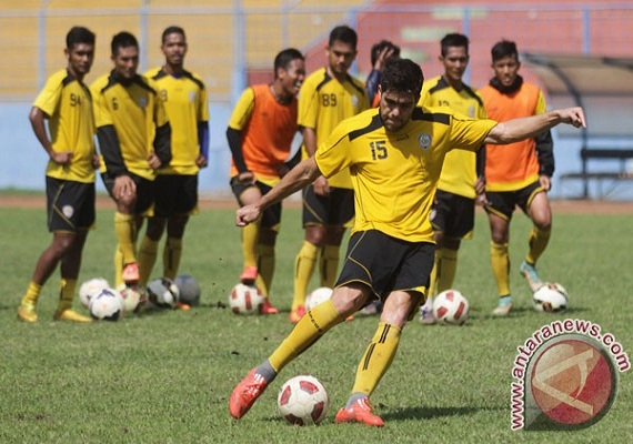 Arema Juarai Sunrise of Java Cup 2015