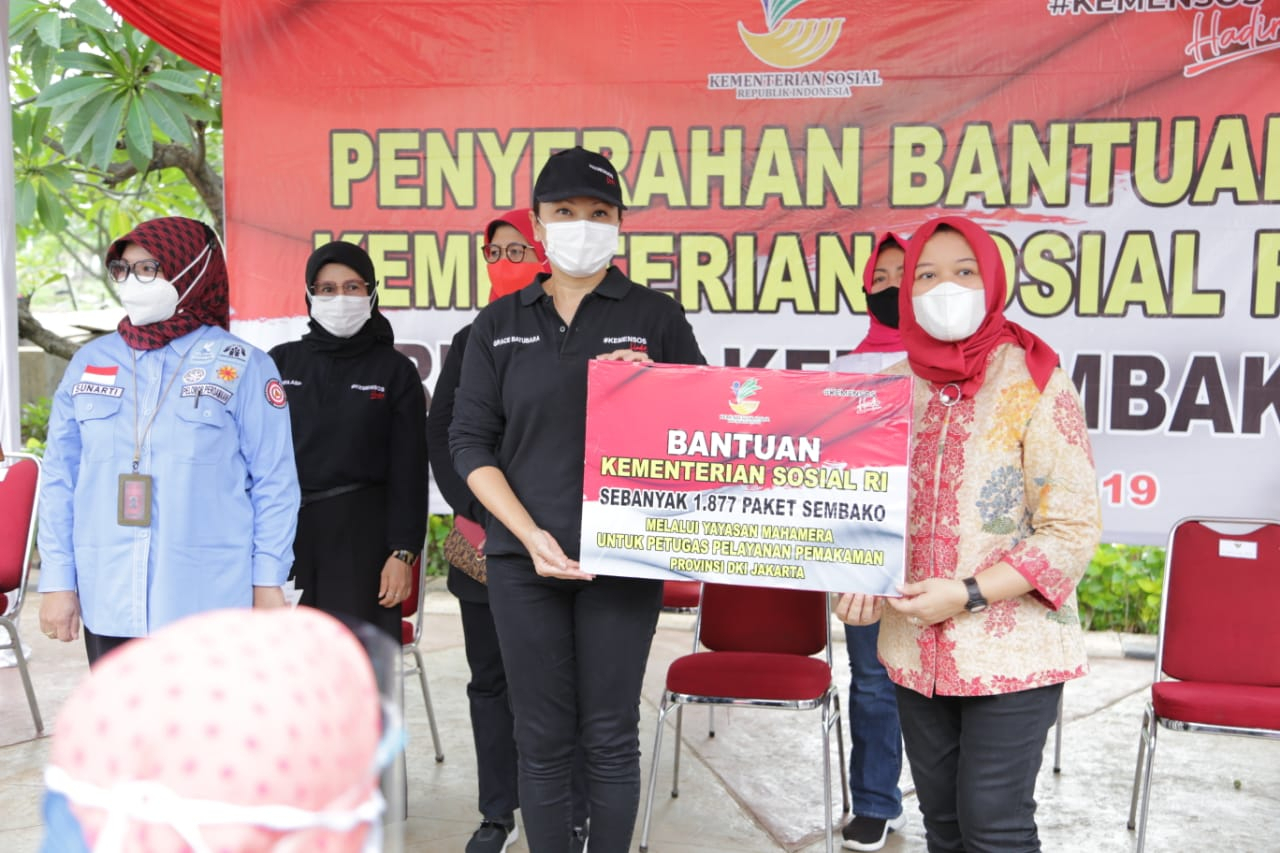 Turut Terdampak Pandemi, Petugas Pemakaman dapat Sembako dari Kemensos