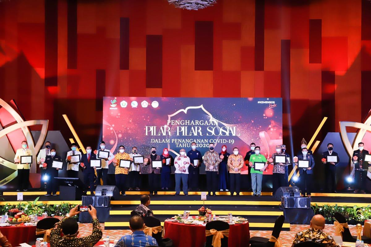 Kemensos beri Anugerah bagi Badan Usaha dan Pilar-pilar Sosial dalam Penanganan Covid-19