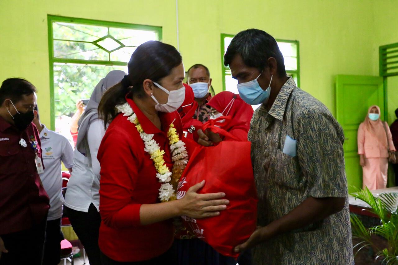 Warga Terdampak Covid-19 di Lampung Terima Bantuan Kemensos RI