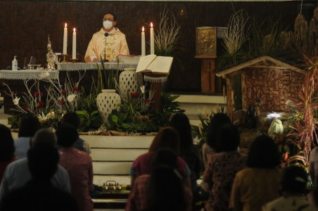 Keuskupan Agung Semarang Izinkan Ibadah Misa di Gereja