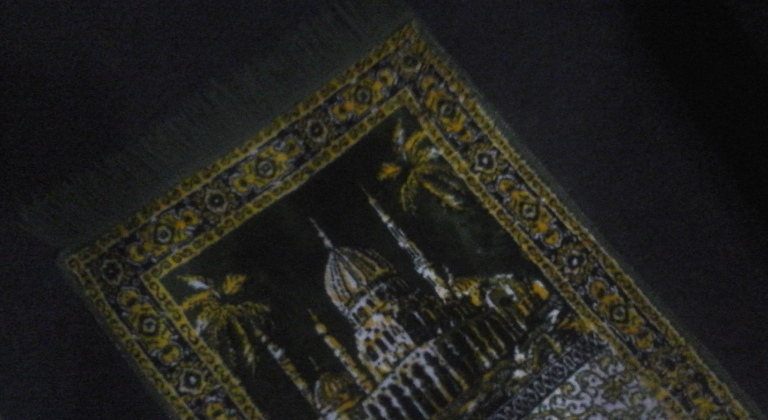 Di Sini, Pemabuk Dihukum Sholat