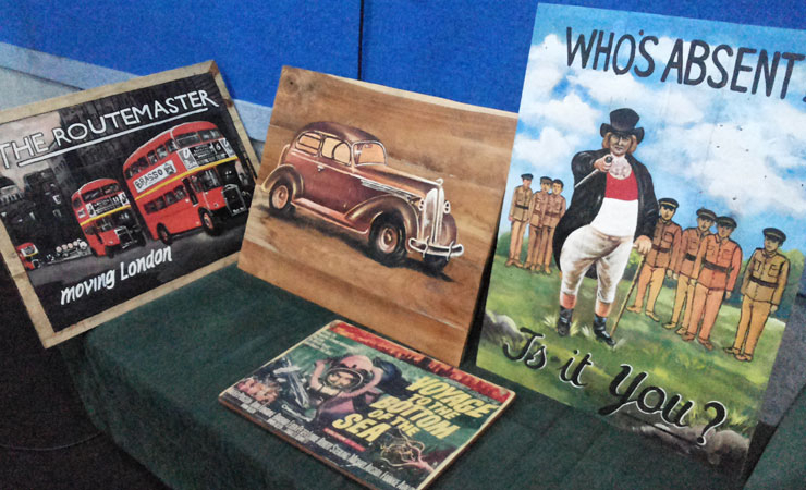Lukisan Vintage di Kayu Bekas