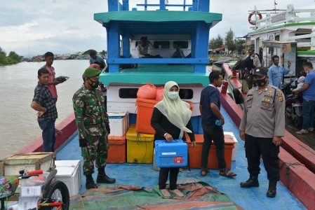 Satgas Pastikan Logistik Program Vaksinasi di Daerah Tercukupi