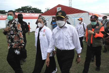 Menko PMK Muhadjir bersama ﻿Mensos dan Menteri PPPA tinjau Korban Gempa Sulbar