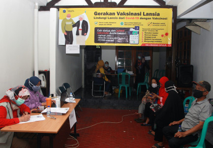 Tembus 10 Juta Dosis, Pemerintah Targetkan Vaksinasi jadi 2 Juta per Hari