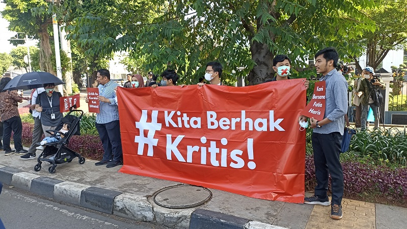 Sidang Perdana Haris-Fatia, Koalisi Masyarakat Sipil Gelar Aksi Solidaritas