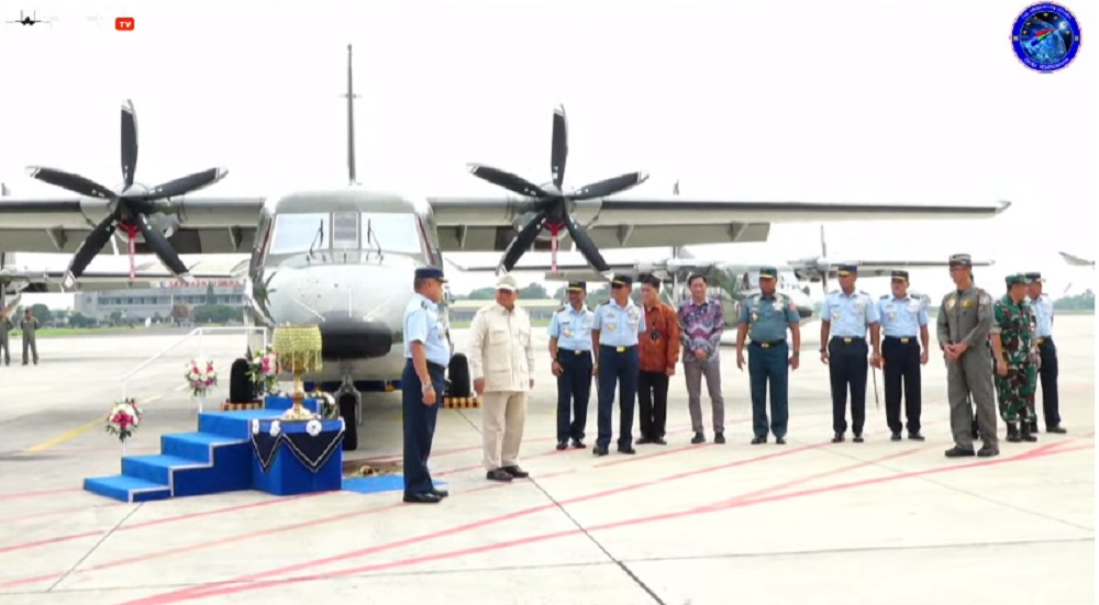 Prabowo Serahkan Lima Pesawat Buatan PT Dirgantara ke TNI AU
