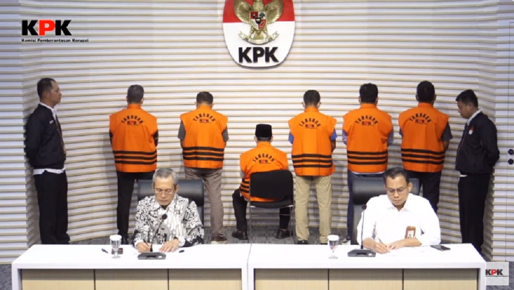 Tersangkut Dugaan Korupsi, KPK Tahan Gubernur Maluku Utara