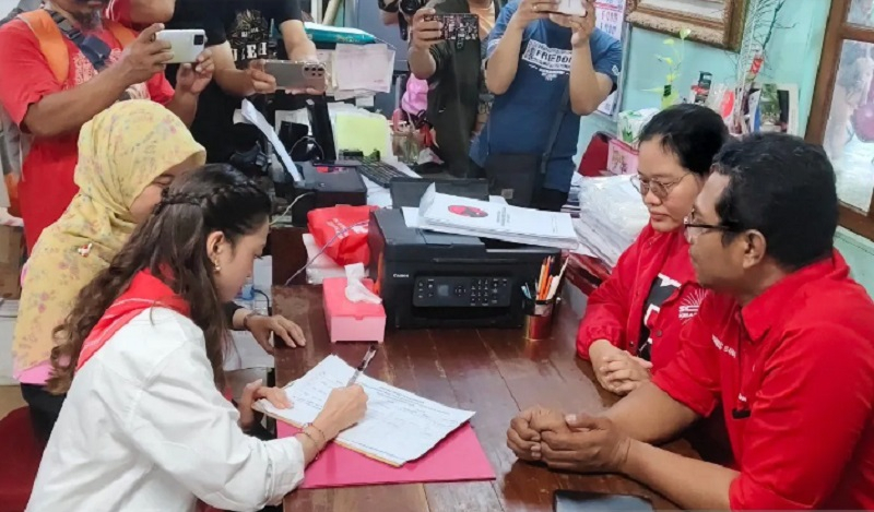 Putri Politisi PDIP Aria Bima Daftar Pilkada Solo