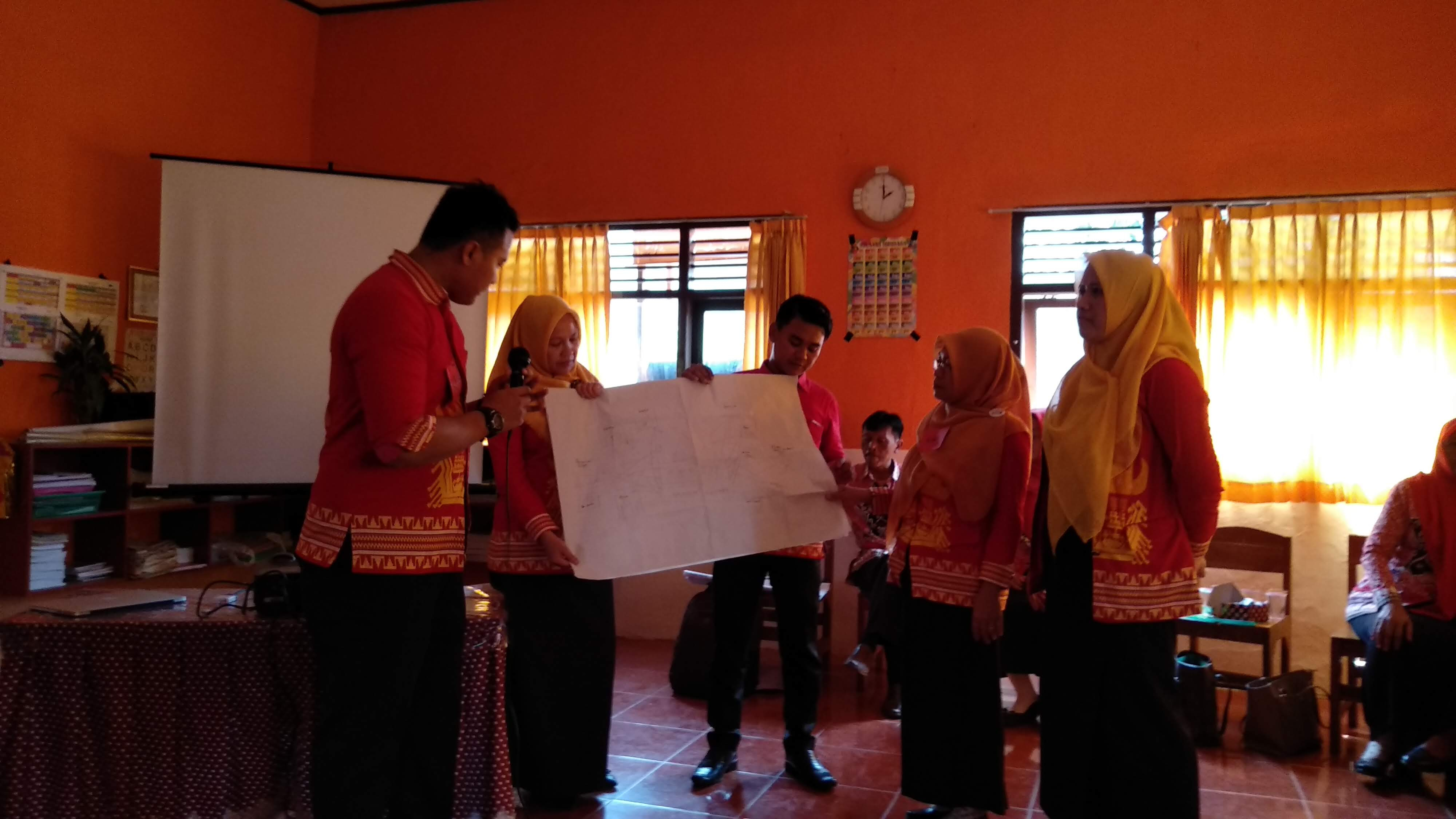 Berbaur Bersama Yayasan Cahaya Guru Demi Perkuat Semangat Kebhinekaan 