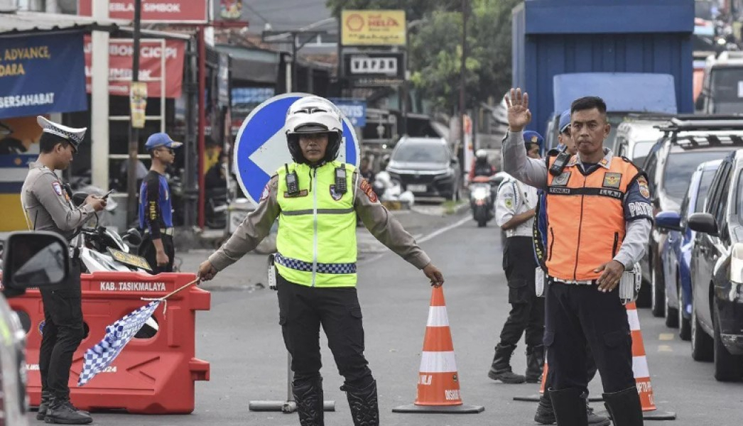 Tol Cisumdawu Disiagakan, Bila One Way Nasional Tetap Padat