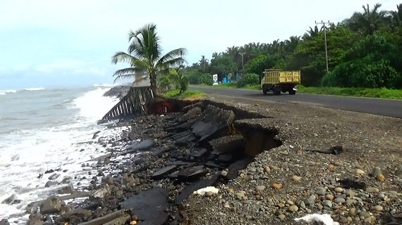 Akses Jalan Lintas Barat Sumatera Terancam Putus