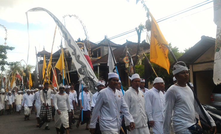 Upacara Mekotek di Bali Guna Minta Keselamatan