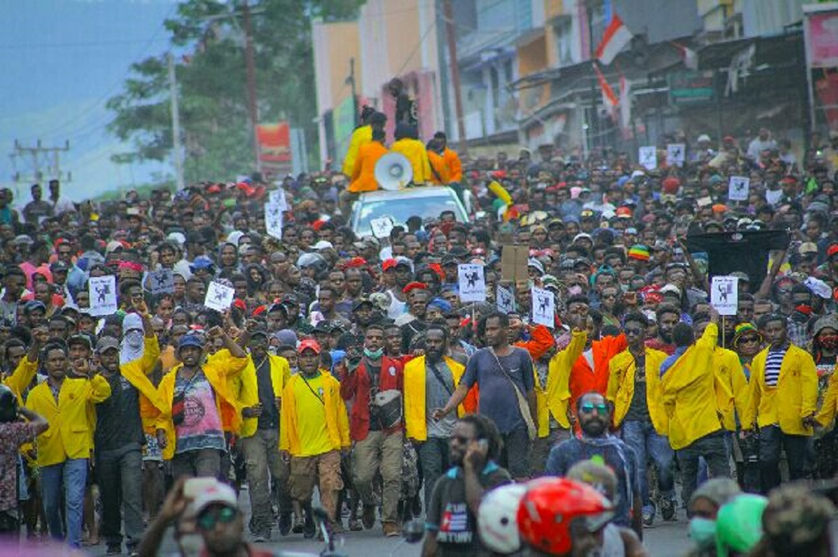 Kantor Majelis Rakyat Papua Dibakar Massa 