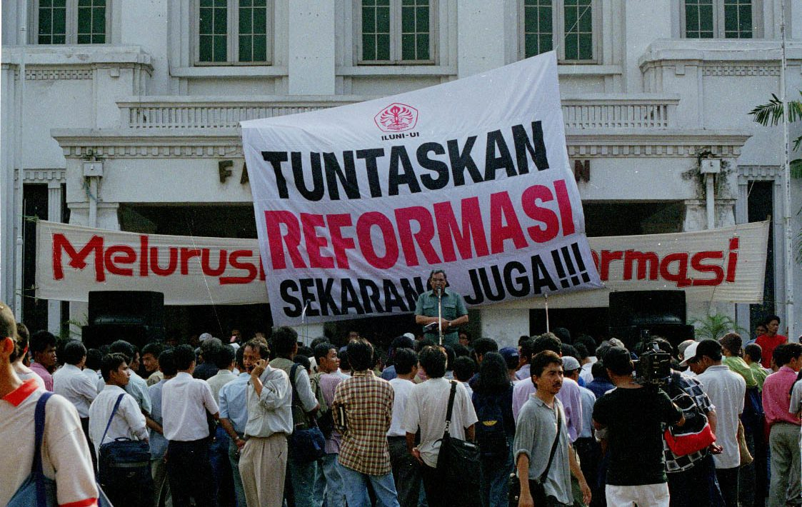 27 Tahun Reformasi, Demokrasi Mundur, Militer Menguat di Ranah Sipil