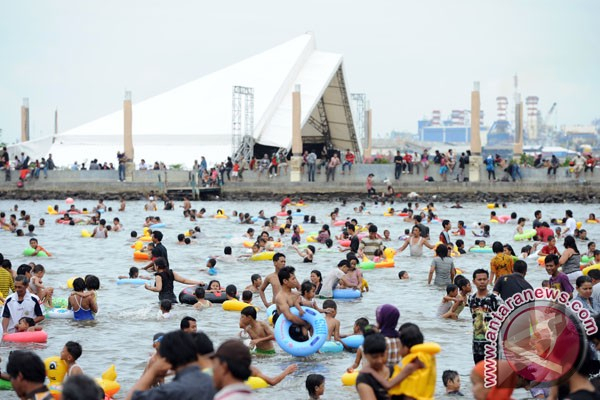 Lebaran Hari Kedua, Ancol Diserbu Puluhan Ribu Pengunjung
