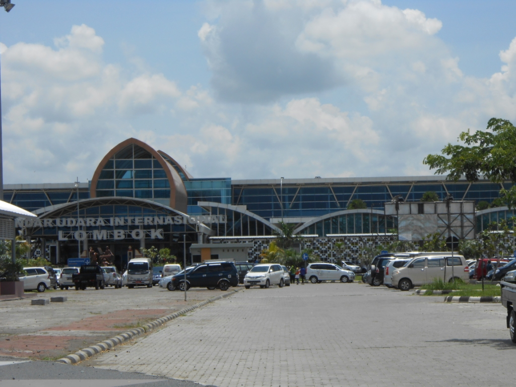 Erupsi Gunung Raung : Bandara Lombok Ditutup Sementara