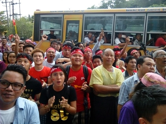 Landslide victory for Burma’s Aung San Suu Kyi 