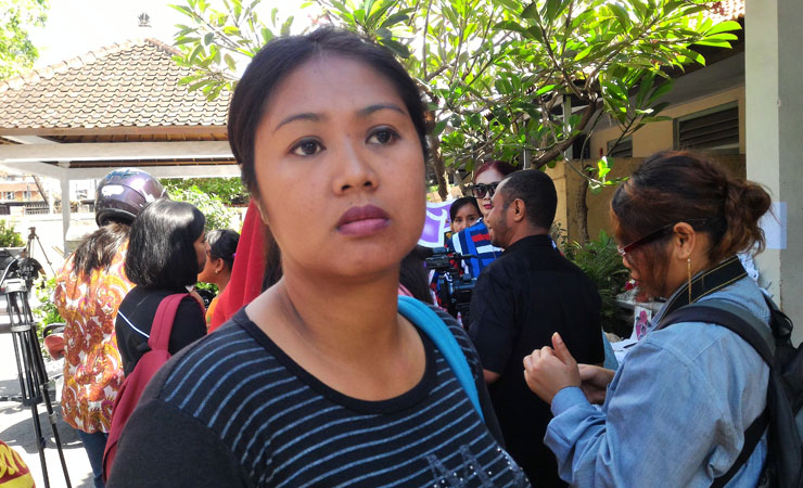 Karangan Bunga Duka Cita untuk Angeline Berdatangan ke RS Sanglah