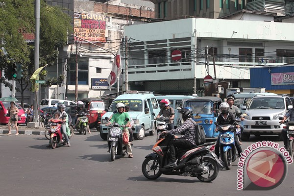 Di NTB, Pengendara Belum Patuh Gunakan Helm di Malam Hari
