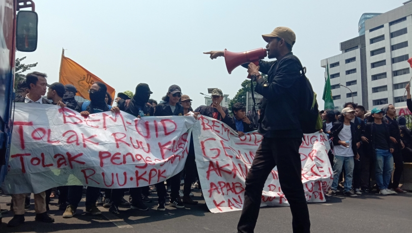 Tak Hanya Demo di Jalan, Mahasiswa Juga Beraksi di Pengadilan