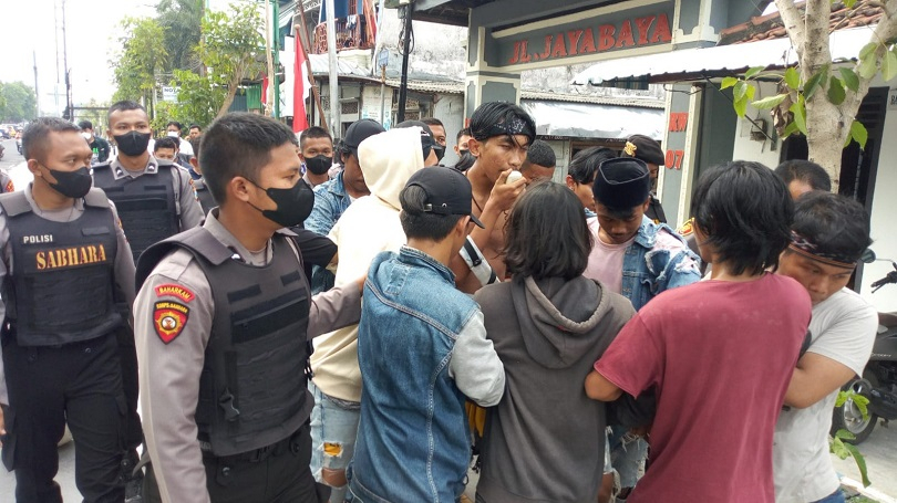 Aksi Tolak Kenaikan Harga BBM, Mahasiswa Jombang Disergap Polisi