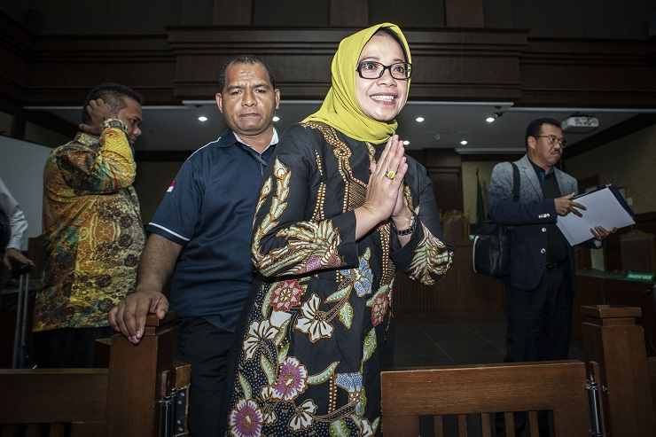Eni Maulani Saragih Didakwa Terima Suap dan  Gratifikasi