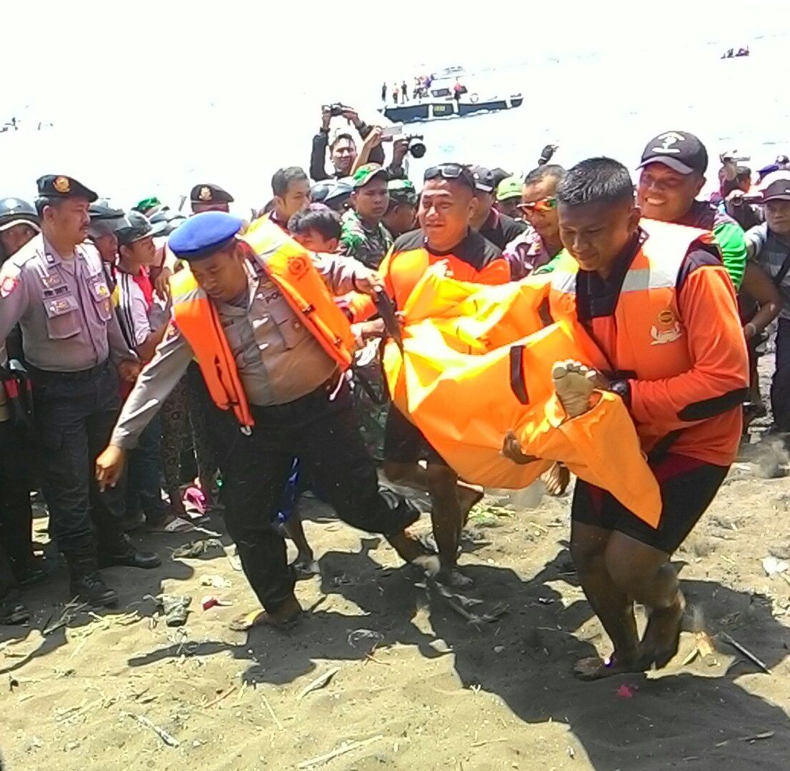 KM Rafelia 2 Tenggelam, Ditemukan Jenazah Diduga Penumpang