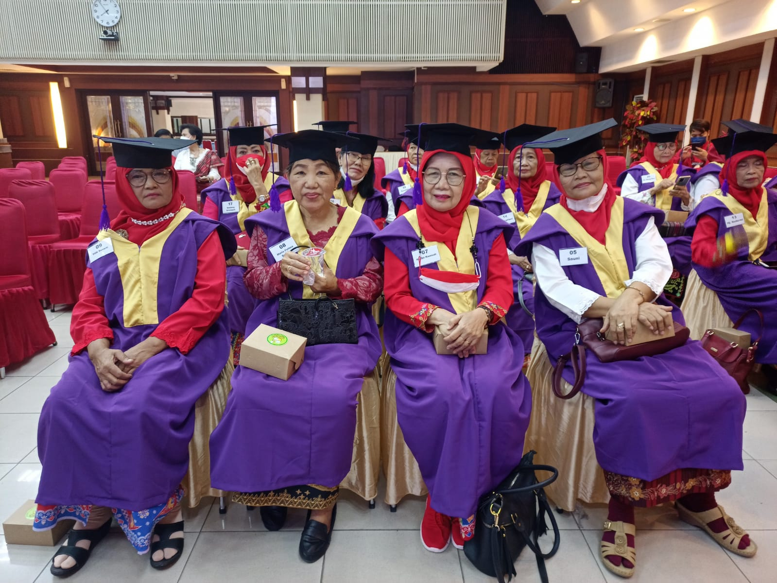 Tua Itu Niscaya, tapi Bahagia di Usia Senja Itu Butuh Upaya