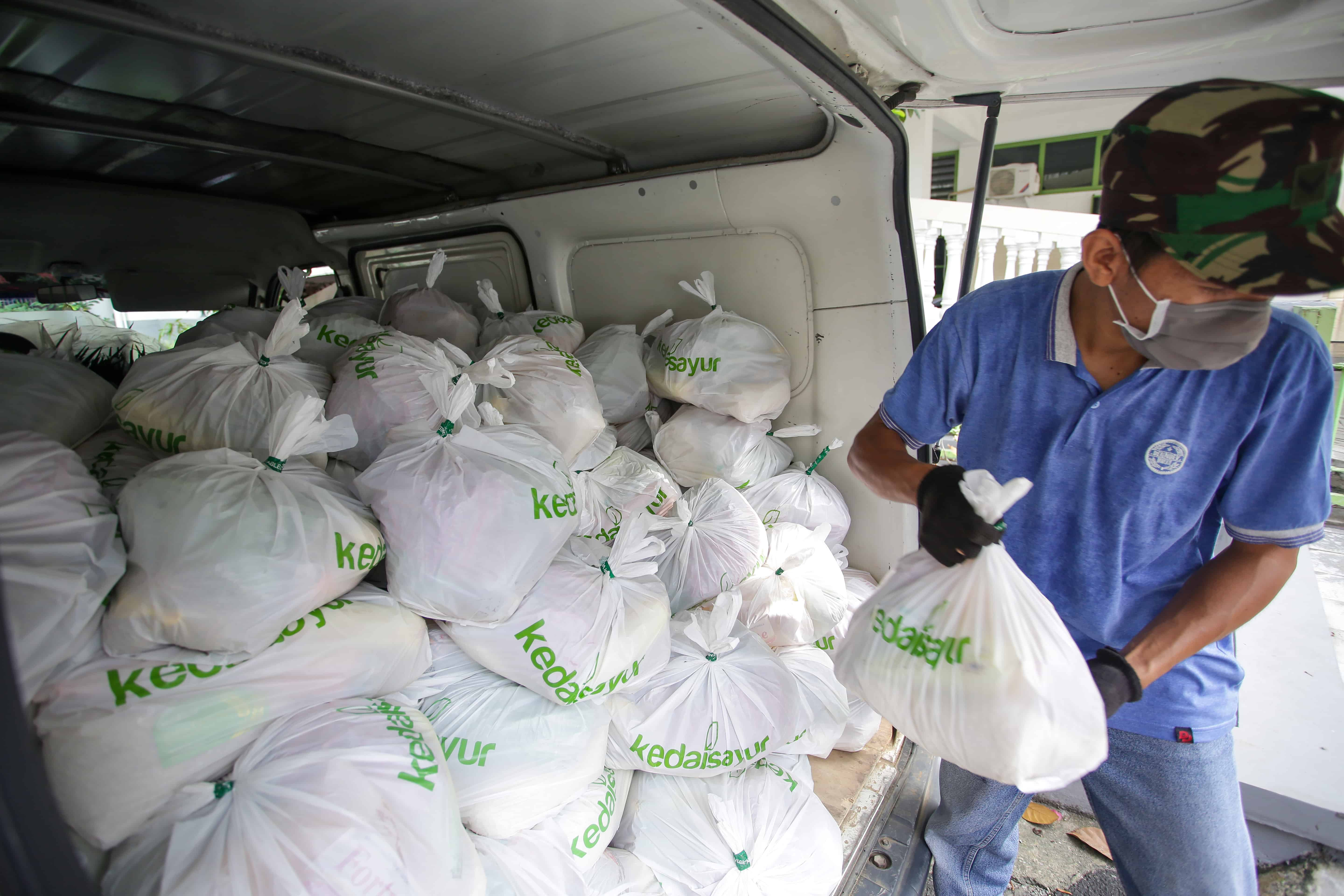 Kolaborasi FOI dan Media Salurkan Donasi Rp 1,1 Miliar Lewat #BagiAsa