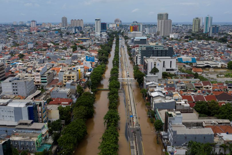 BMKG: Peringatan Dini Cuaca Ekstrem Jabodetabek Hingga 15 Desember 2024