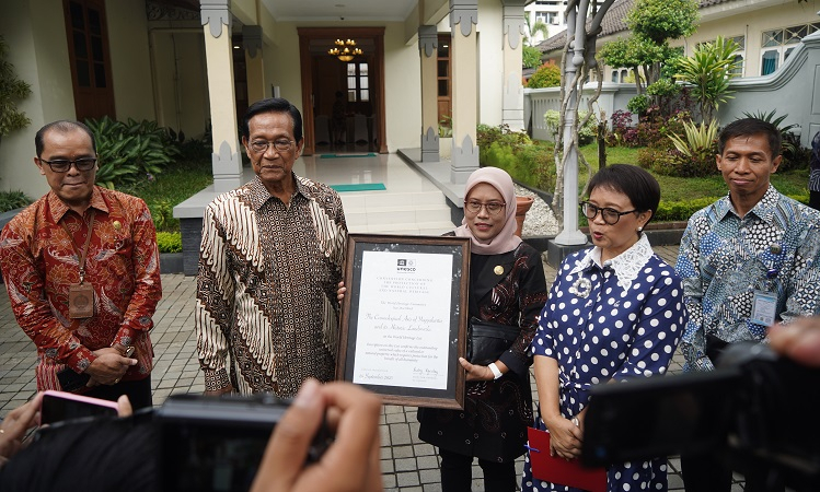 Gubernur DIY Terima Sertifikat Warisan Dunia Sumbu Filosofi