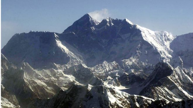 Mengotori Everest? Bersiaplah Masuk Daftar Hitam