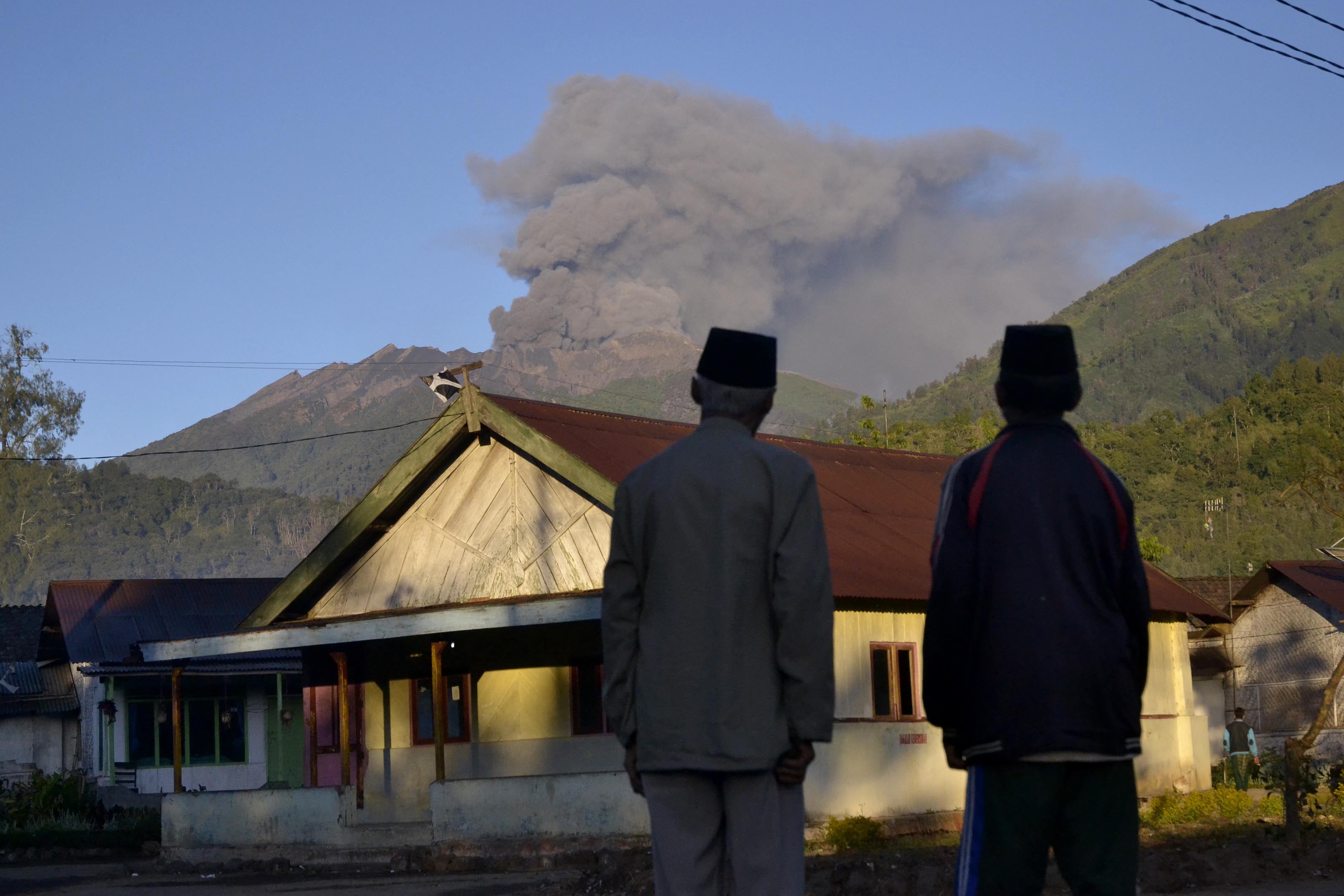 Gunung Raung Menunjukkan Perilaku Anomali