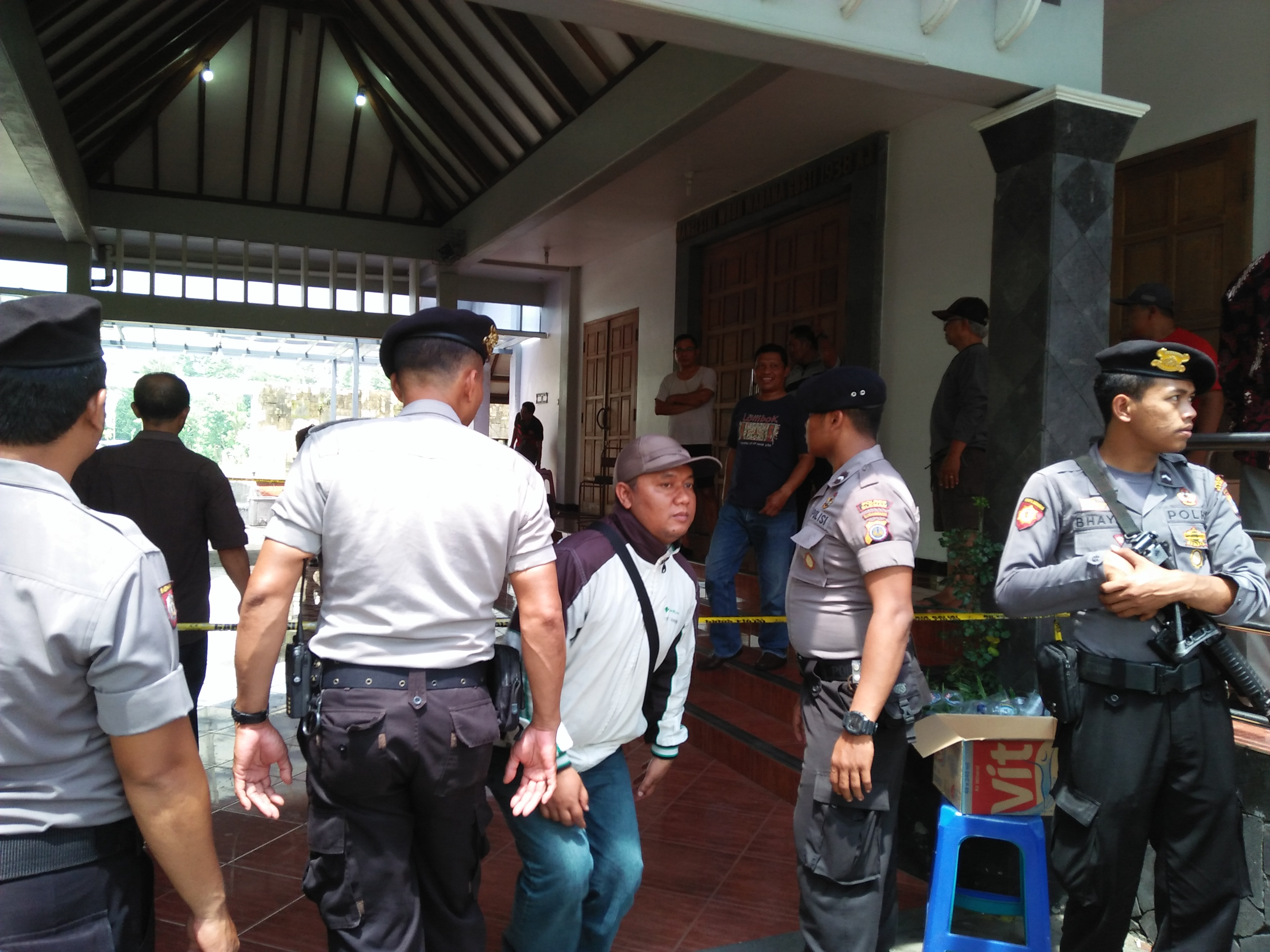 Polisi Lakukan Olah TKP Penyerangan Gereja Santa Lidwina Bedog Sleman