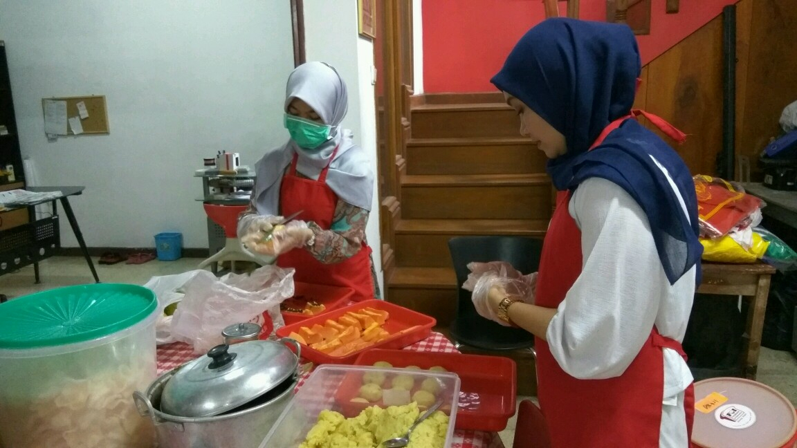 Leftover food gets a new lease on life, feeding Jakarta’s needy