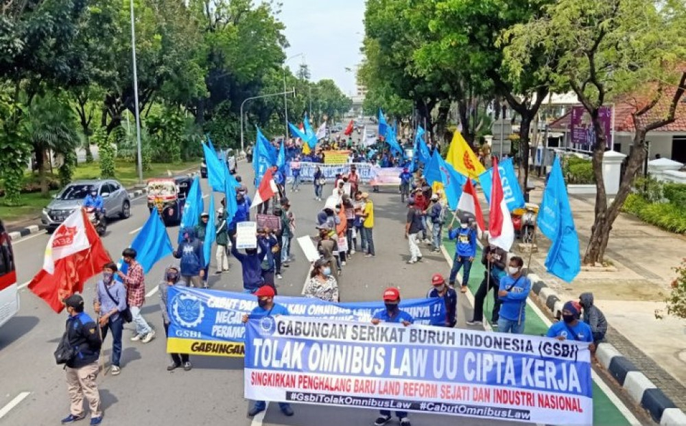 25 Tahun Reformasi, UU Ciptaker Membuat Buruh Takut Berserikat