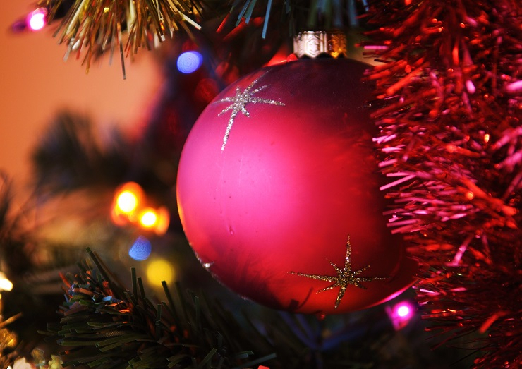 INTERMEZO: Pengacara Gugat Sosialita karena Putar 'Jingle Bells' Sehari 700 Kali