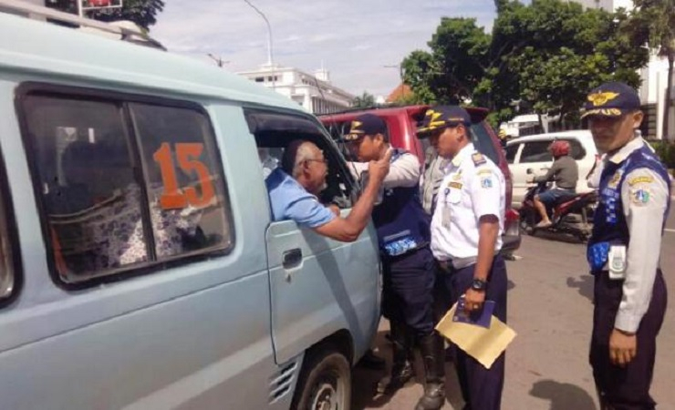 Sopir Angkot Tanah Abang: Bayar 4 Pajak Resmi, Tapi Sering Diusir Dishub