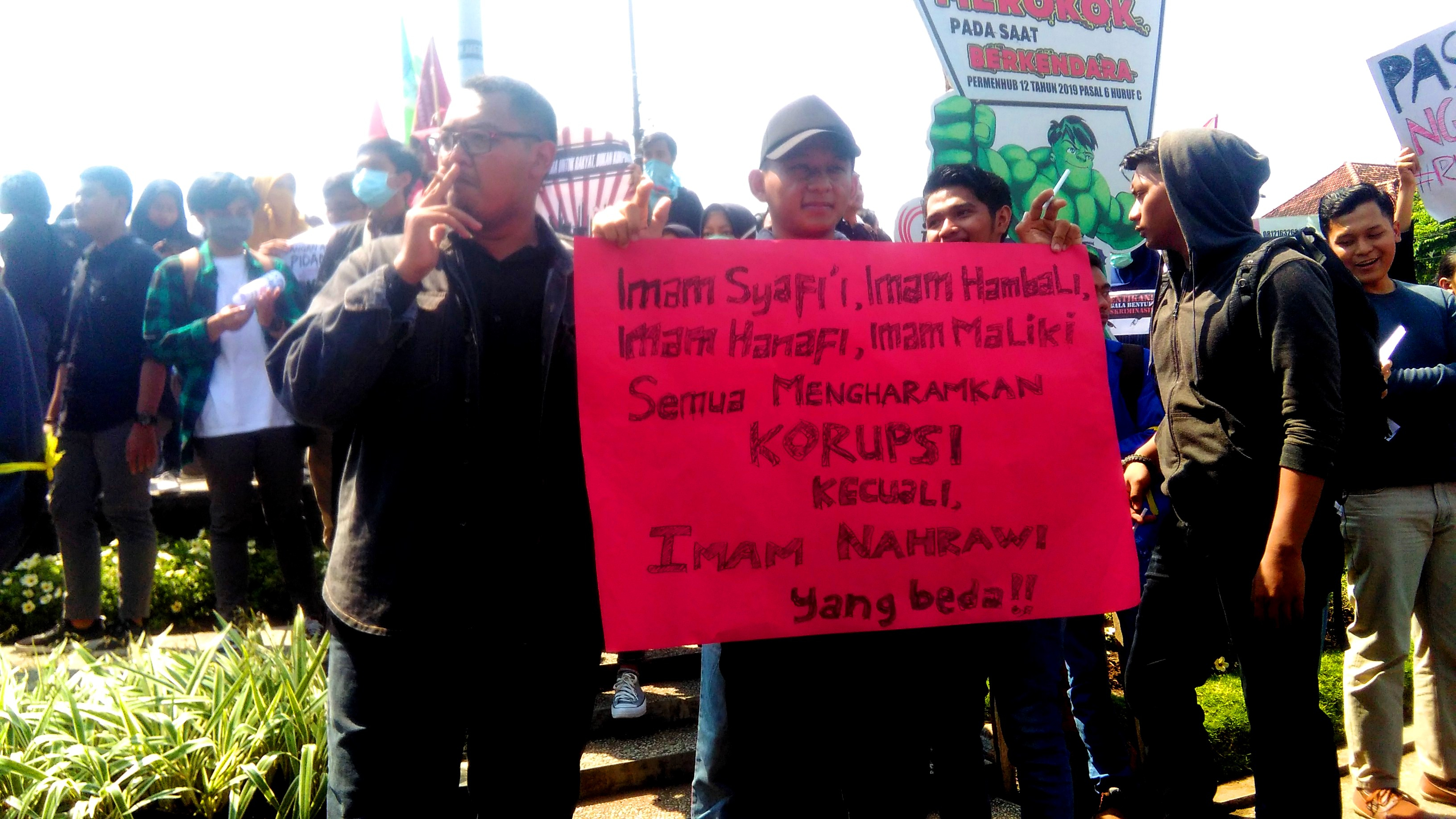 Mosi Tak Percaya DPR, Ribuan Mahasiswa Turun ke Jalan 
