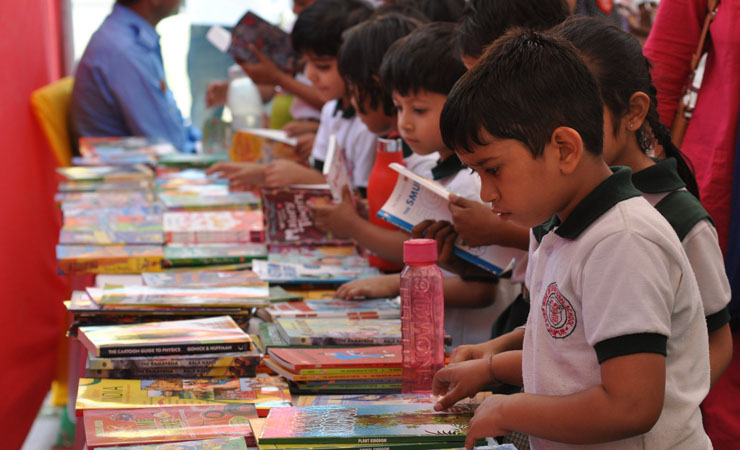 Anak-anak India Belajar Puisi di Festival Sastra 